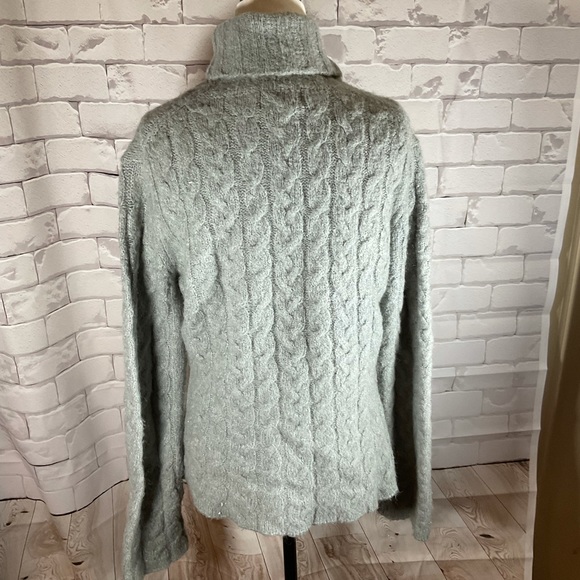 “ROOTS” Grey Cable Knit Sweater. - Picture 7 of 9
